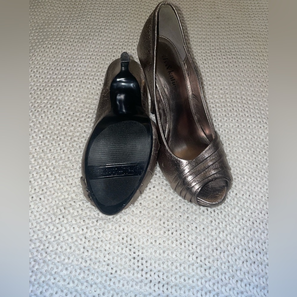 Woman’s rose gold metallic high heel - size 6